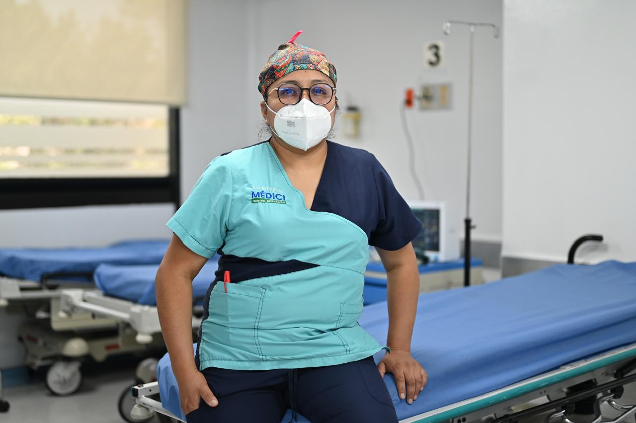 Equipo médico durante procedimiento quirúrgico HoLEP en CDMX